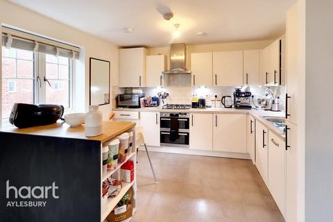 2 bedroom flat for sale, Elton Close, Aylesbury