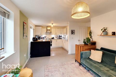 undefined, Elton Close, Aylesbury