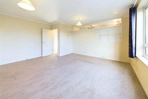 2 bedroom flat for sale, Hersham Road, Walton-On-Thames