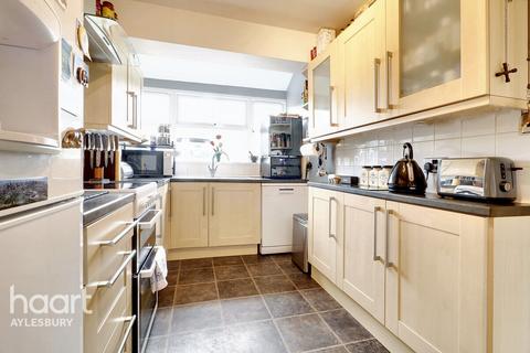 4 bedroom semi-detached house for sale, Dalesford Road, Aylesbury