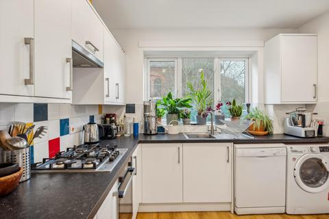 2 bedroom flat to rent, Bolingbroke Grove, London, SW11