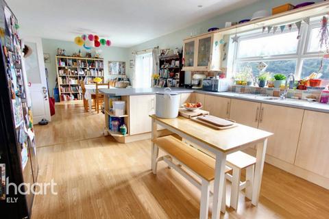 4 bedroom detached house for sale, High Street, Sutton