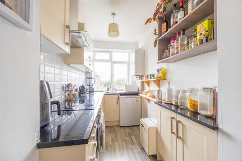 3 bedroom apartment for sale, THE RIDGEWAY, Chalkwell