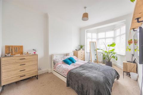 3 bedroom apartment for sale, THE RIDGEWAY, Chalkwell