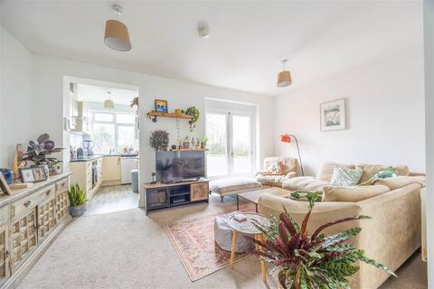 3 bedroom apartment for sale, THE RIDGEWAY, Chalkwell