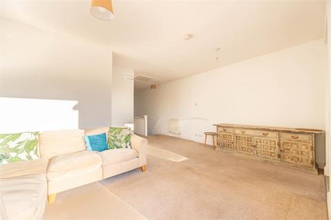 3 bedroom apartment for sale, THE RIDGEWAY, Chalkwell