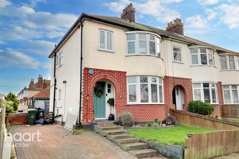 3 bedroom end of terrace house for sale, Berkeley Road, Clacton-On-Sea