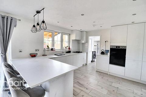 4 bedroom detached house for sale, Brittons Drive, Northampton