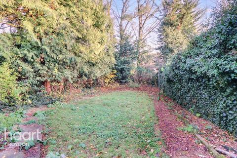 20 South Drive, Coulsdon, CR5 2BG