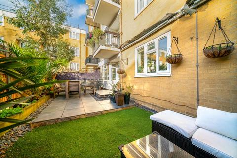 2 bedroom flat for sale, Amhurst Road, London E8