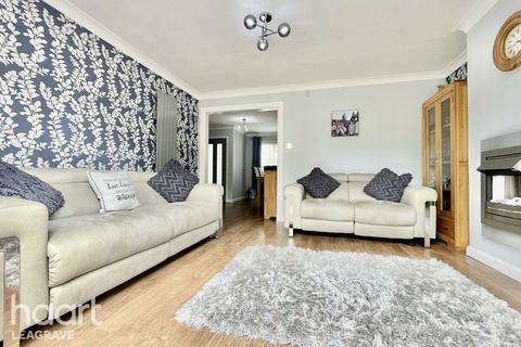 4 bedroom detached house for sale, Newbury Close, Luton