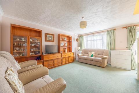 3 bedroom terraced house for sale, THORNHILL, Leigh-On-Sea