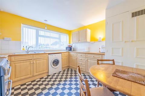 3 bedroom terraced house for sale, THORNHILL, Leigh-On-Sea