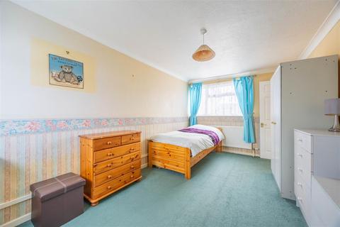 3 bedroom terraced house for sale, THORNHILL, Leigh-On-Sea