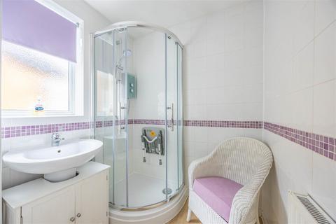 3 bedroom terraced house for sale, THORNHILL, Leigh-On-Sea