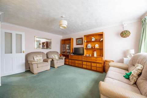 3 bedroom terraced house for sale, THORNHILL, Leigh-On-Sea