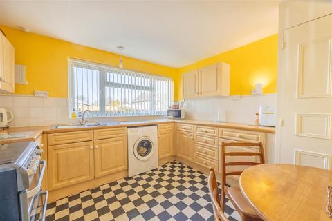 3 bedroom terraced house for sale, THORNHILL, Leigh-On-Sea