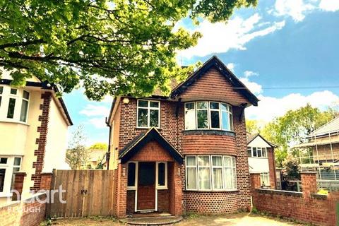 3 bedroom detached house for sale, St Bernards Road, Slough