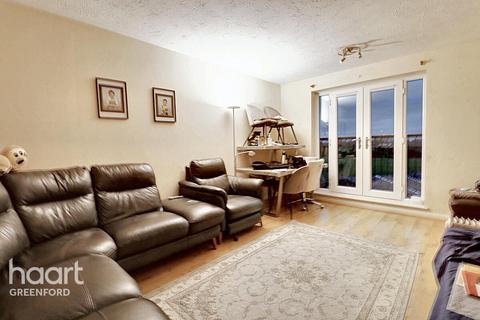 2 bedroom apartment for sale, Frensham Close, Southall