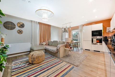 3 bedroom apartment for sale, Bowen Drive, London