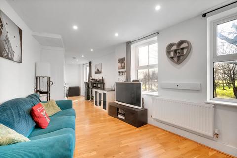 1 bedroom flat for sale, Cadogan Terrace, London E9