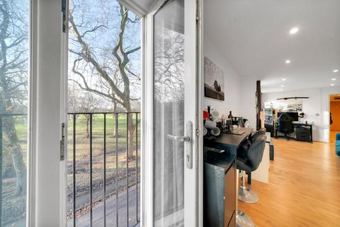 1 bedroom flat for sale, Cadogan Terrace, London E9