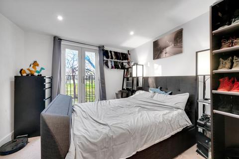 1 bedroom flat for sale, Cadogan Terrace, London E9