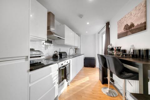 1 bedroom flat for sale, Cadogan Terrace, London E9