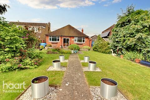 2 bedroom detached bungalow for sale, Cookham Road, Maidenhead