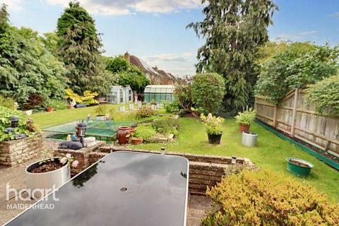 2 bedroom detached bungalow for sale, Cookham Road, Maidenhead