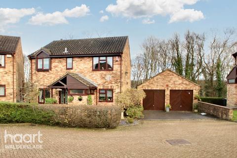 4 bedroom detached house for sale, Mayfield Close, Chatham