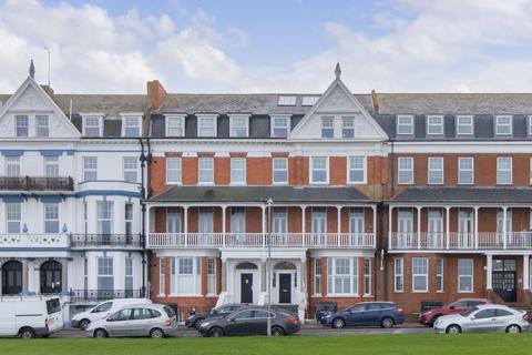 2 bedroom flat for sale, Lewis Crescent, Cliftonville, CT9