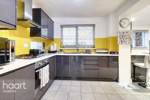 16 Netley Close, Ipswich, IP2 9YB