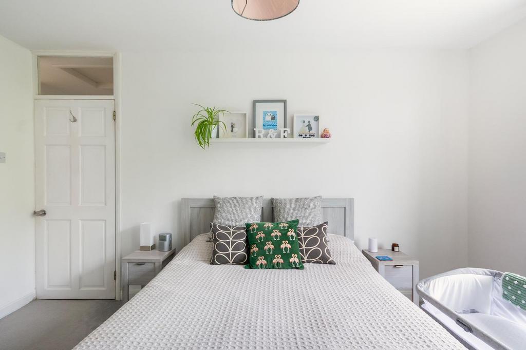 8 T5 RHD - Bedroom E.jpg