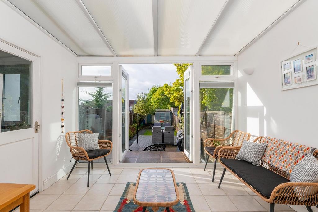 8 T5 RHD - Conservatory A.jpg