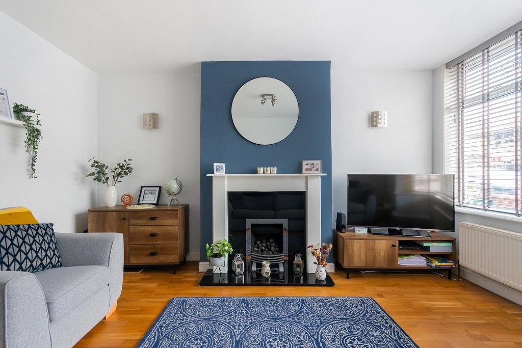 8 T5 RHD - Living Room A.jpg