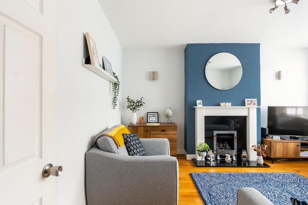 8 T5 RHD - Living Room D.jpg
