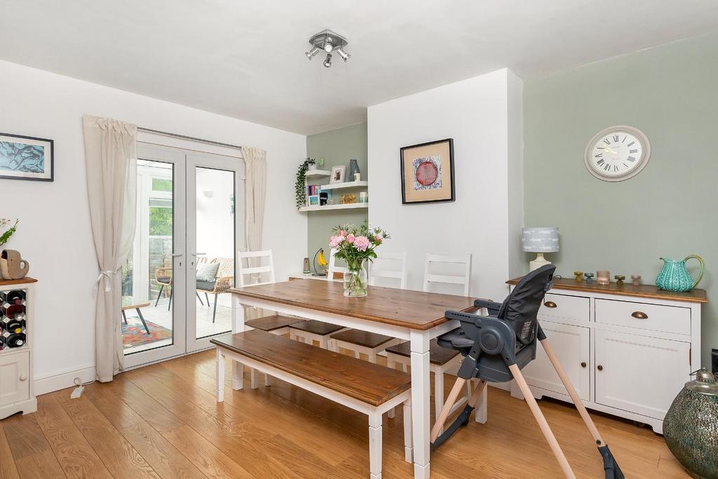 8 T5 RHD - Dining Room B.jpg