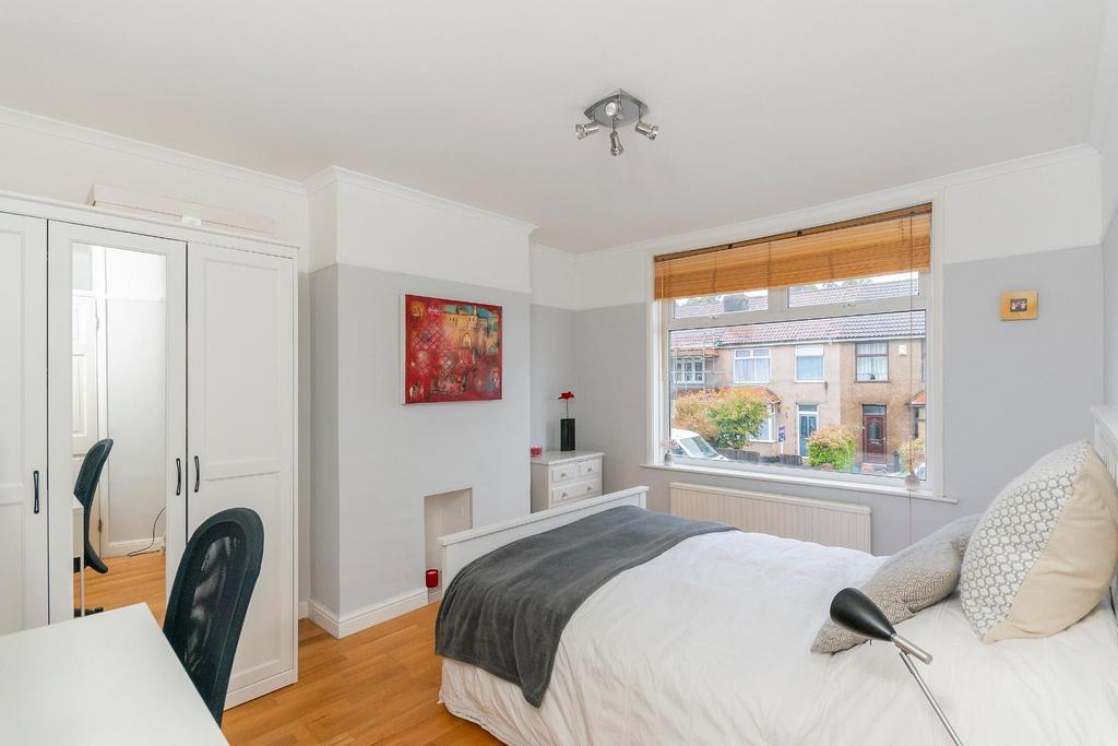 8 T5 RHD - Bedroom J.jpg