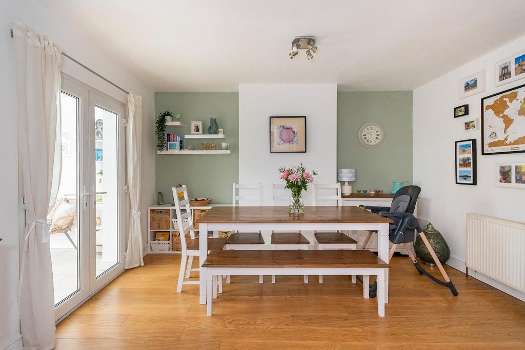 8 T5 RHD - Dining Room A.jpg