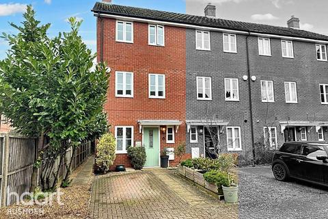 Castlefields Close, Rushden