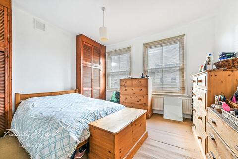 3 bedroom flat for sale, Mountgrove Road, London, N5