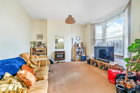 3 bedroom flat for sale, Mountgrove Road, London, N5