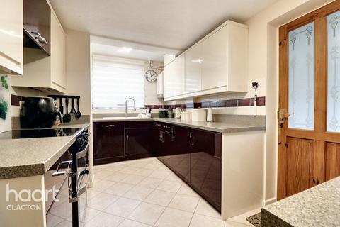 3 bedroom detached house for sale, Colchester Road, Clacton-On-Sea