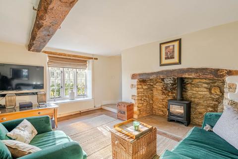 2 bedroom end of terrace house for sale, Charlton Road, Tetbury