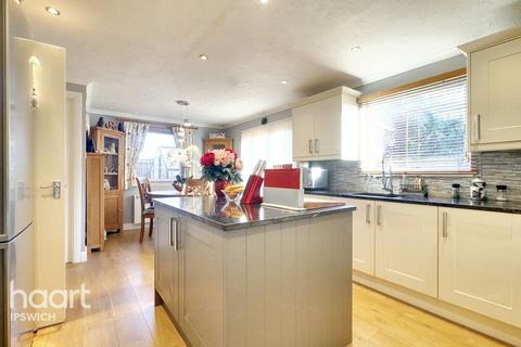 3 Abbey Close, Rendlesham, Woodbridge, IP12 2UD