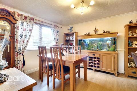 3 Abbey Close, Rendlesham, Woodbridge, IP12 2UD