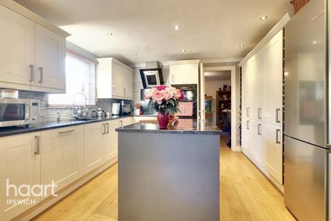 3 Abbey Close, Rendlesham, Woodbridge, IP12 2UD