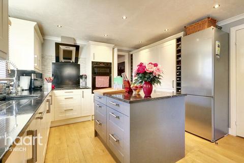 3 Abbey Close, Rendlesham, Woodbridge, IP12 2UD