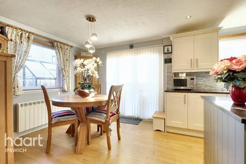 3 Abbey Close, Rendlesham, Woodbridge, IP12 2UD
